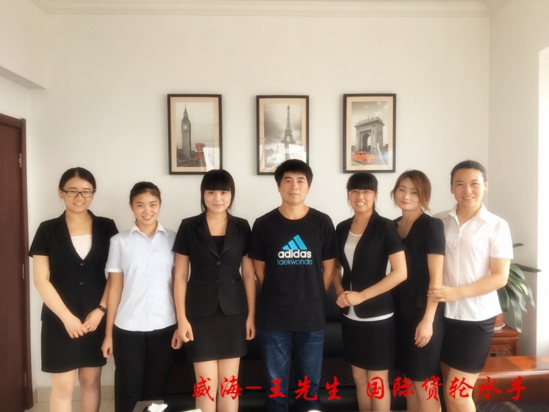 国际货轮水手报名客户留影纪念