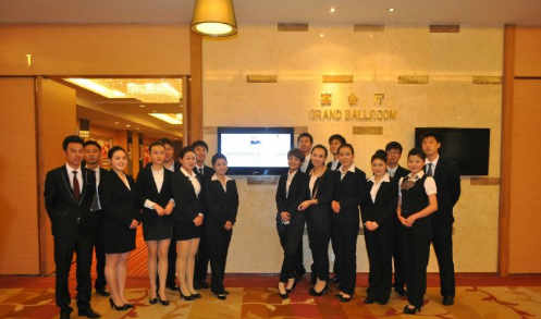 边工作边实现梦想是一种什么体验？