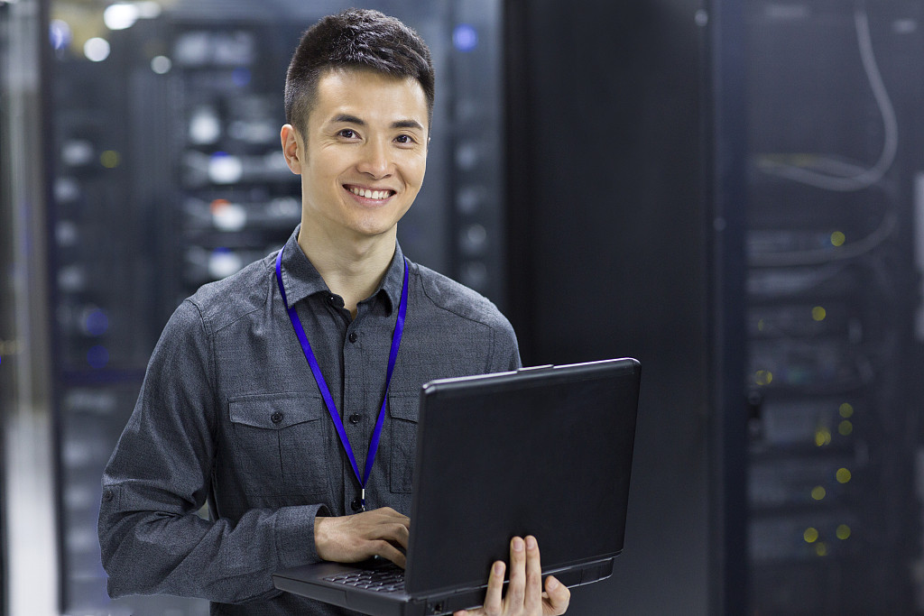 本理工类工签 IT行业招聘 专业对口有无经验皆可 年薪30万起可全家移民